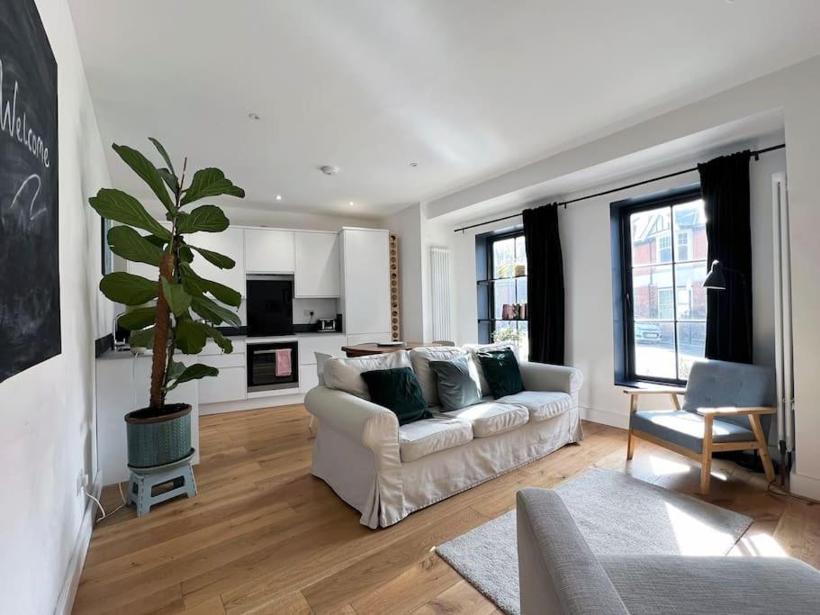 Poets Rest, Free Parking, Ev Socket Fees Apply Walk To Beach Brighton Exterior photo